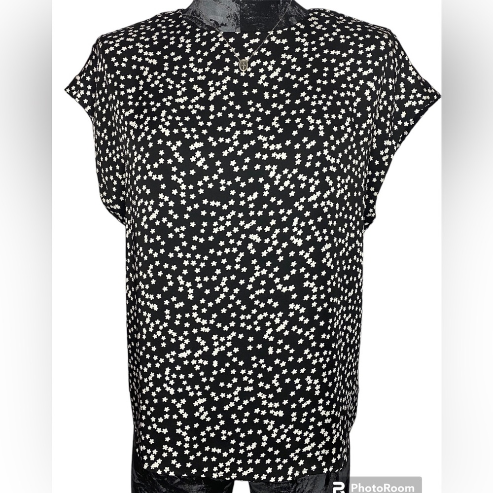 Womens Express Floral Blouse Size MEDIUM.